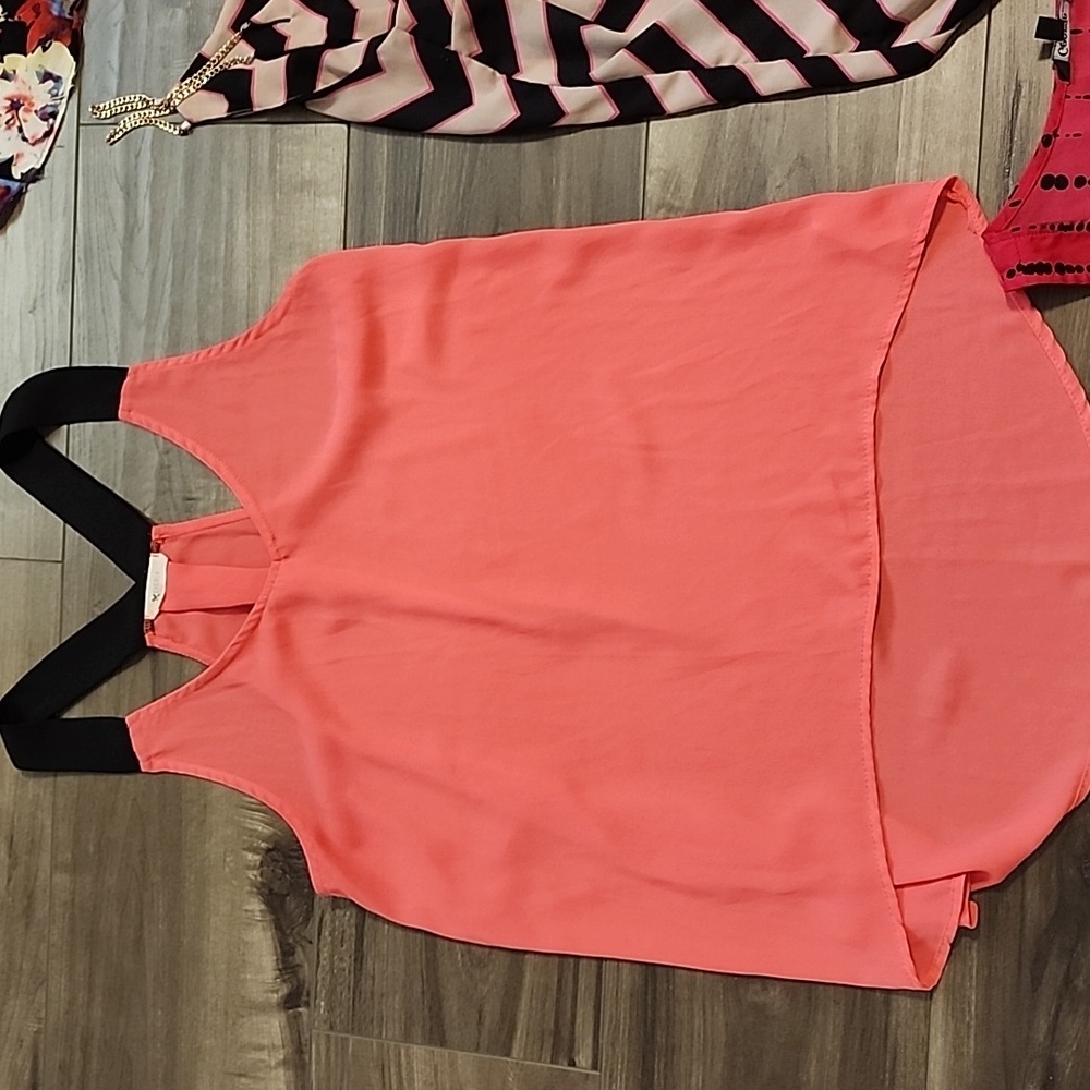 Colorful Women's Tops Collection - Picture 8 of 16